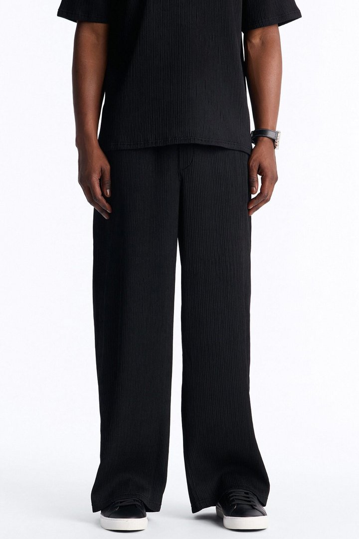Pure Form Plisse Baggy Pant - Black