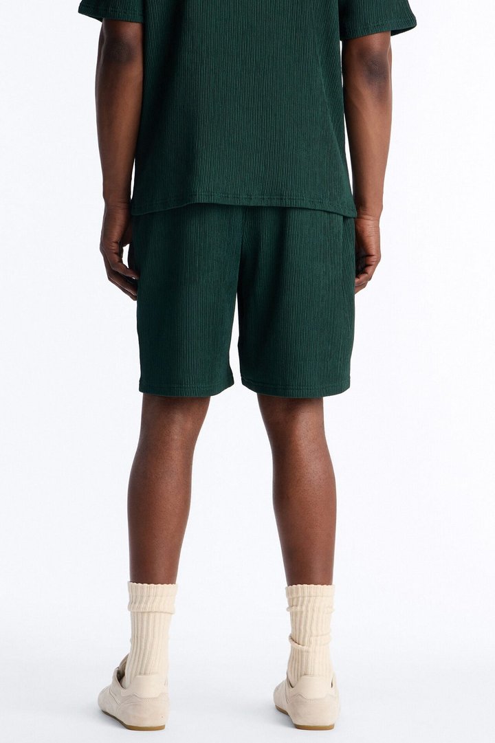 Pure Form Plisse Relaxed Short - Hunter Green