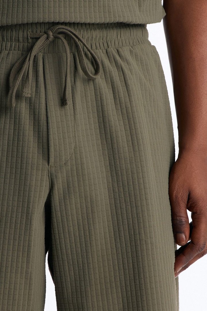 Terrance Textured Relaxed Short - Olive