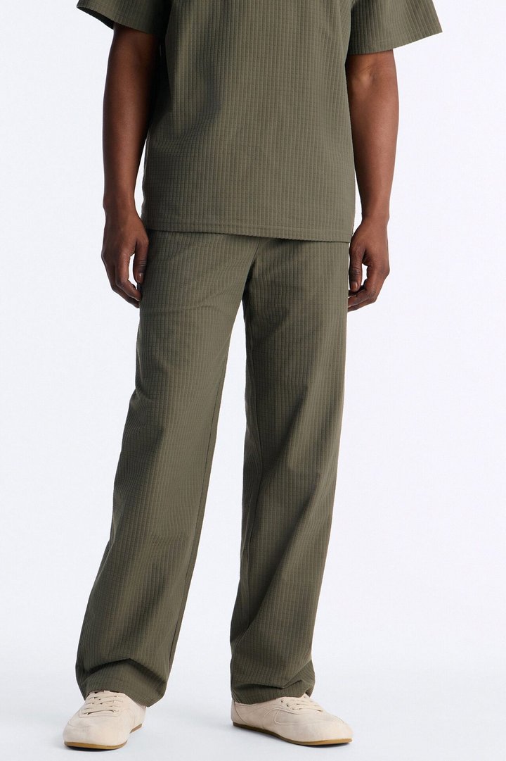 Terrance Textured Relaxed Pant - Olive