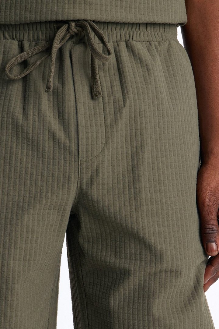 Terrance Textured Relaxed Pant - Olive