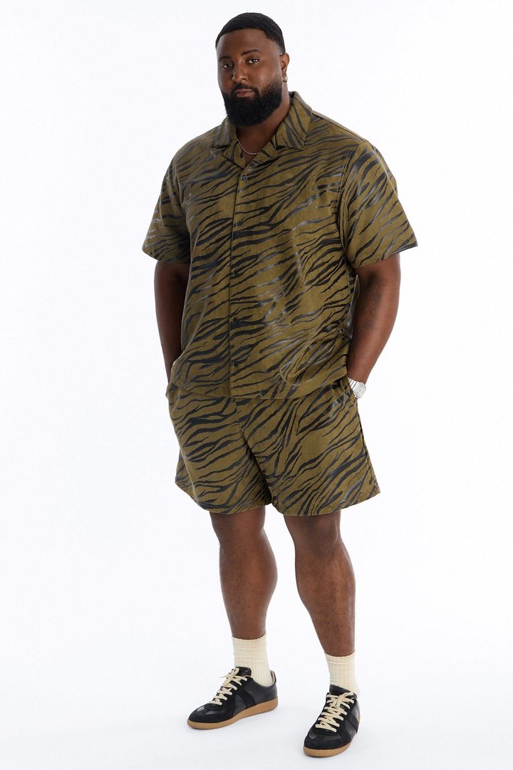 Relaxed Can't Be Tamed Short - Green