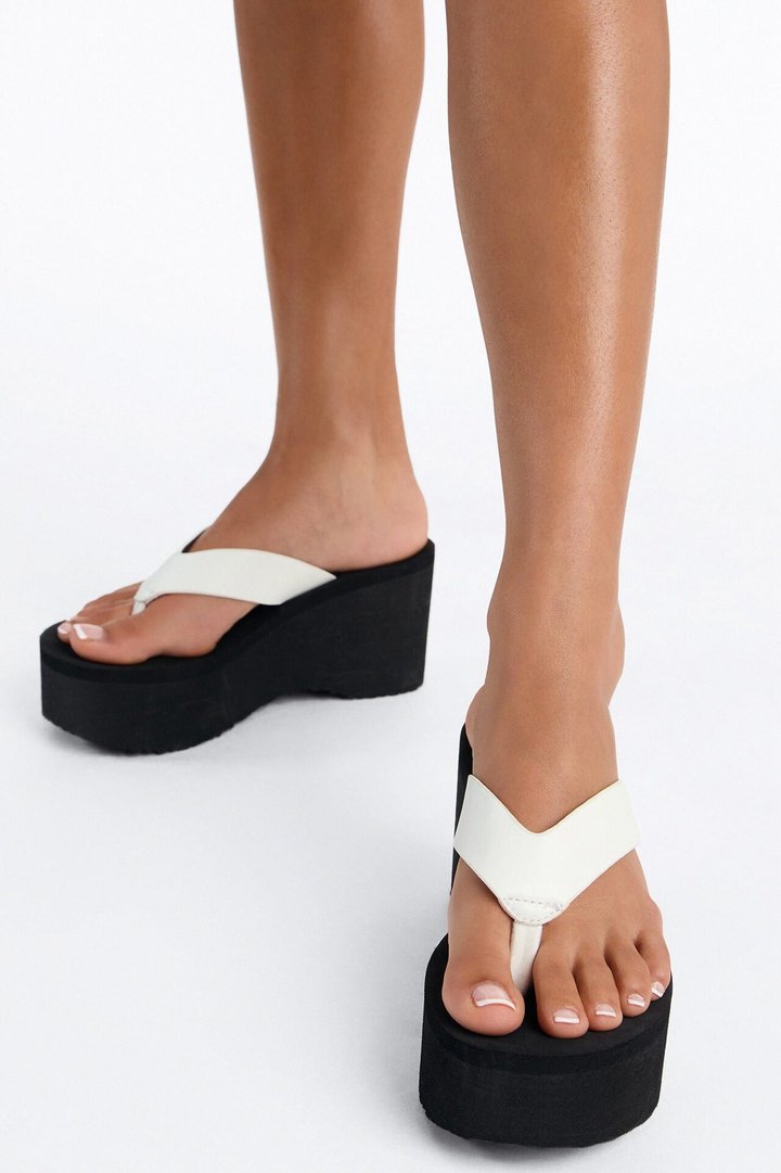 Poolside Thong Wedges - White