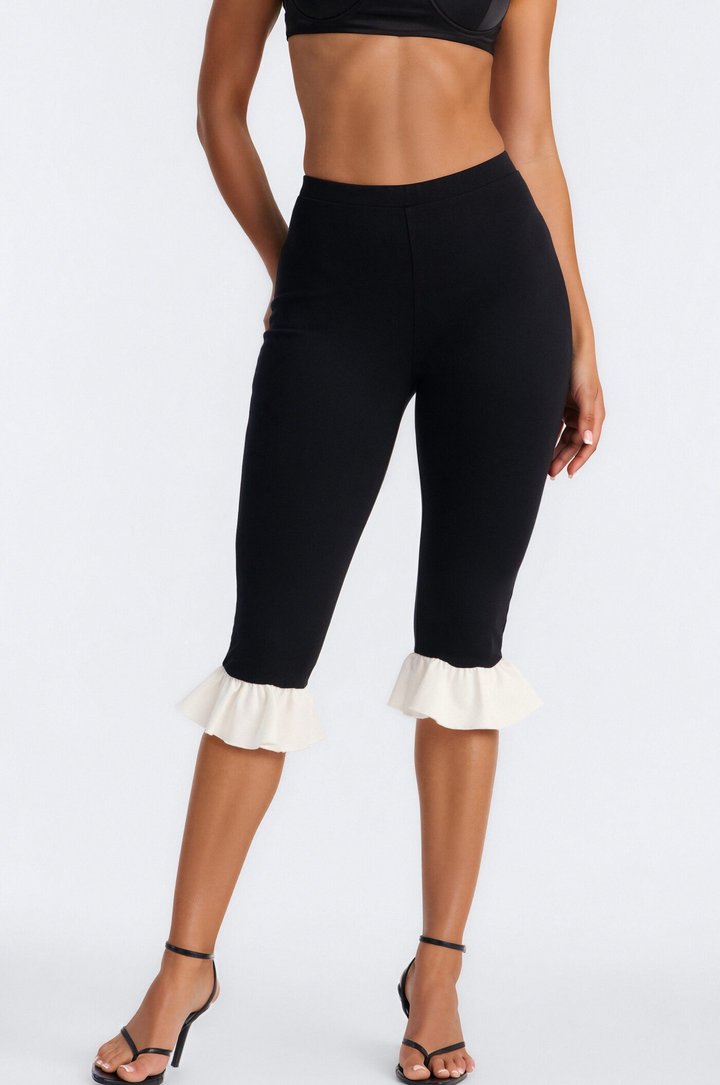 Daisy High Rise Ruffle Trim Ponte Capri Leggings - Black/White