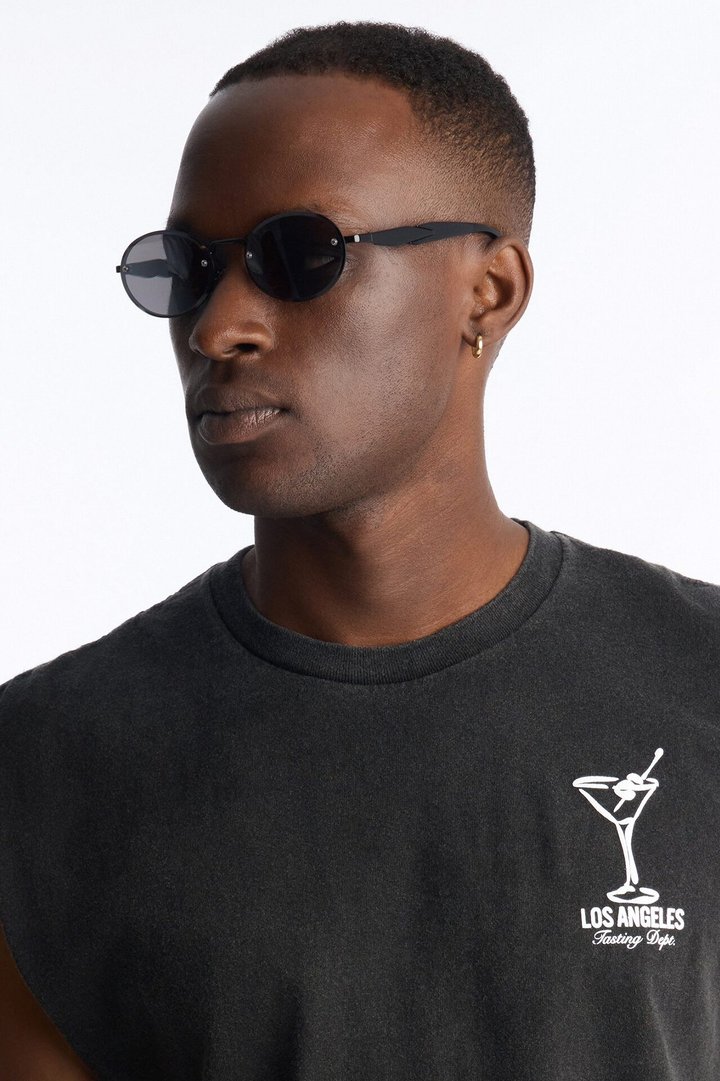Watch Your Back Circular Sunglasses - Black