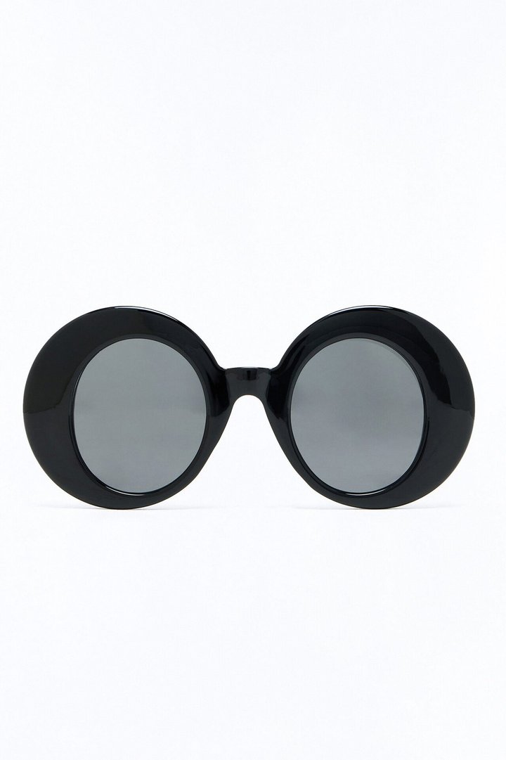 Lost In The Thrill Sunglasses - Black