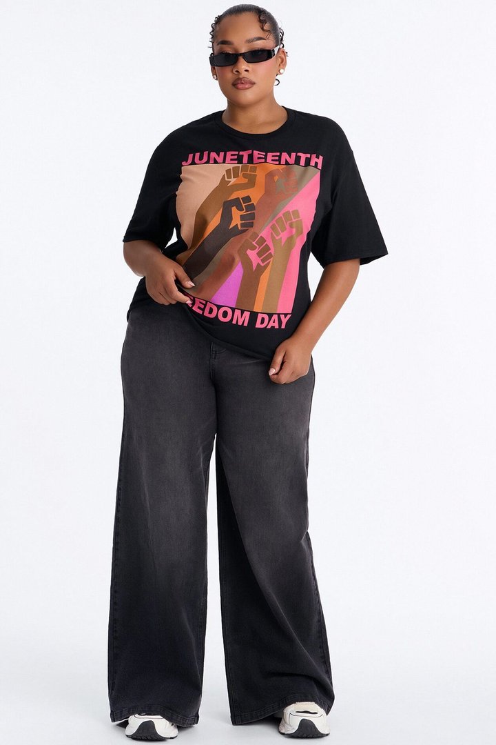 Freedom Day Hands Oversized Tee - Black