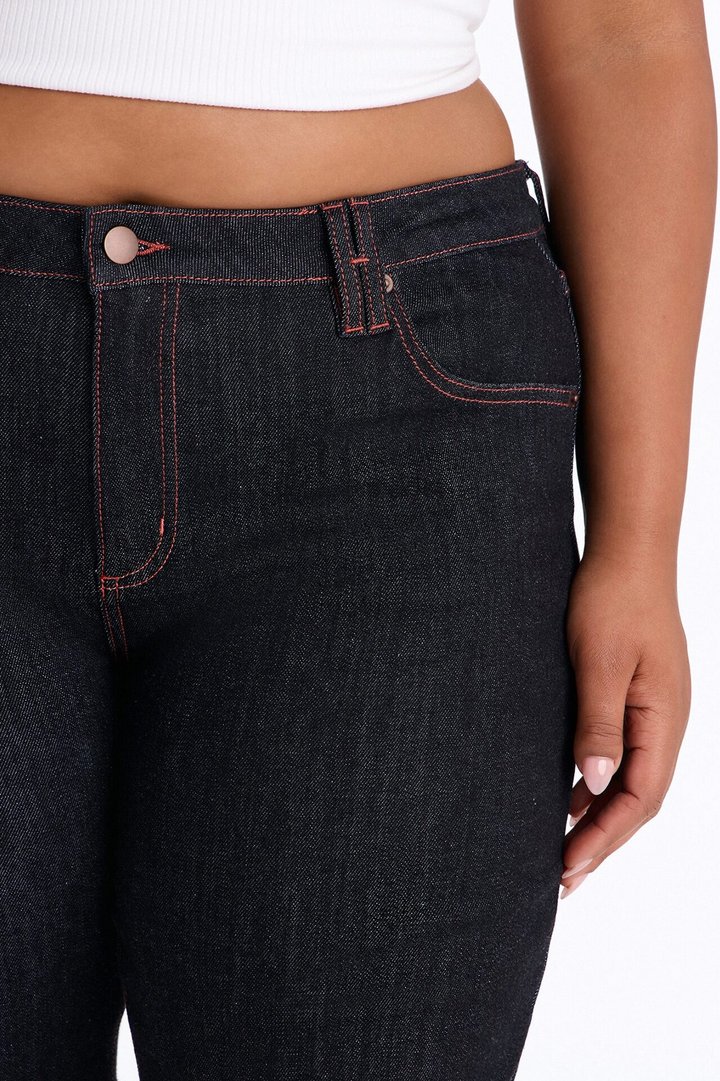 Hot To Trot Low Waist Stretch Straight Leg Jeans - Dark Wash