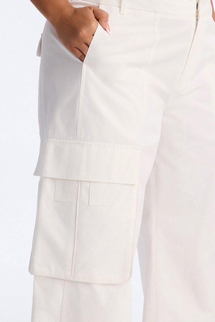 Reese Mid Rise Cargo Wide Leg Culotte - White
