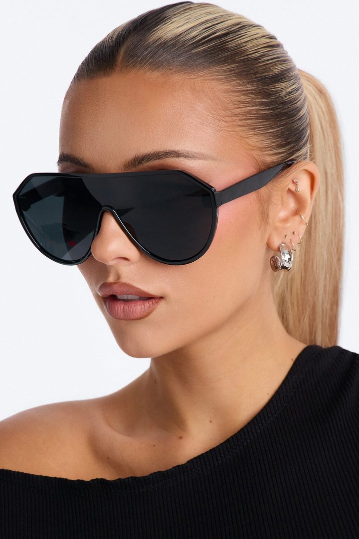 Waiting On You Sunglasses - Black