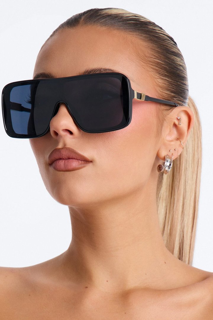 Keeping Up Sunglasses - Black