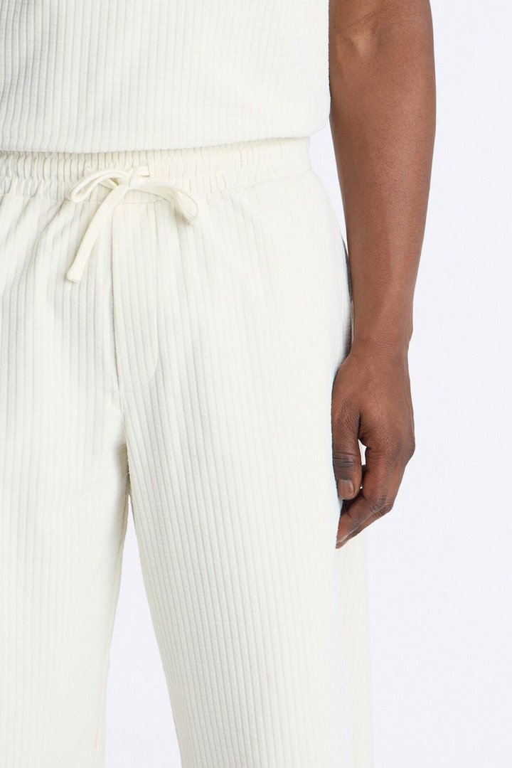 Terrance Textured Relaxed Short - Cream