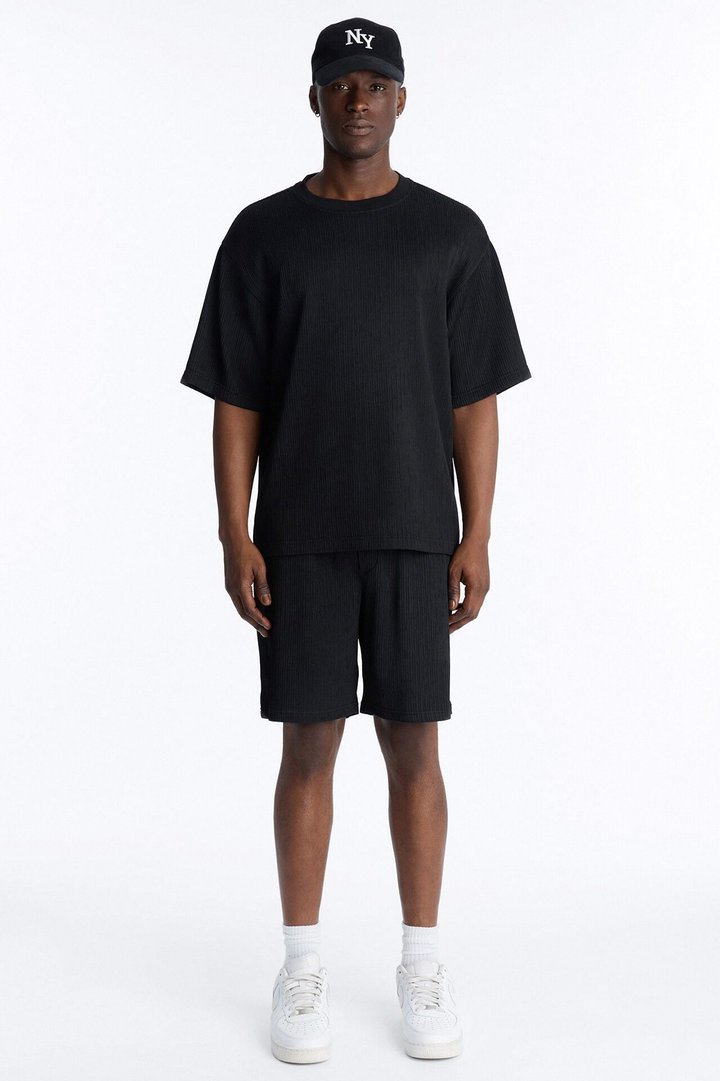 Pure Form Plisse Relaxed Short - Black