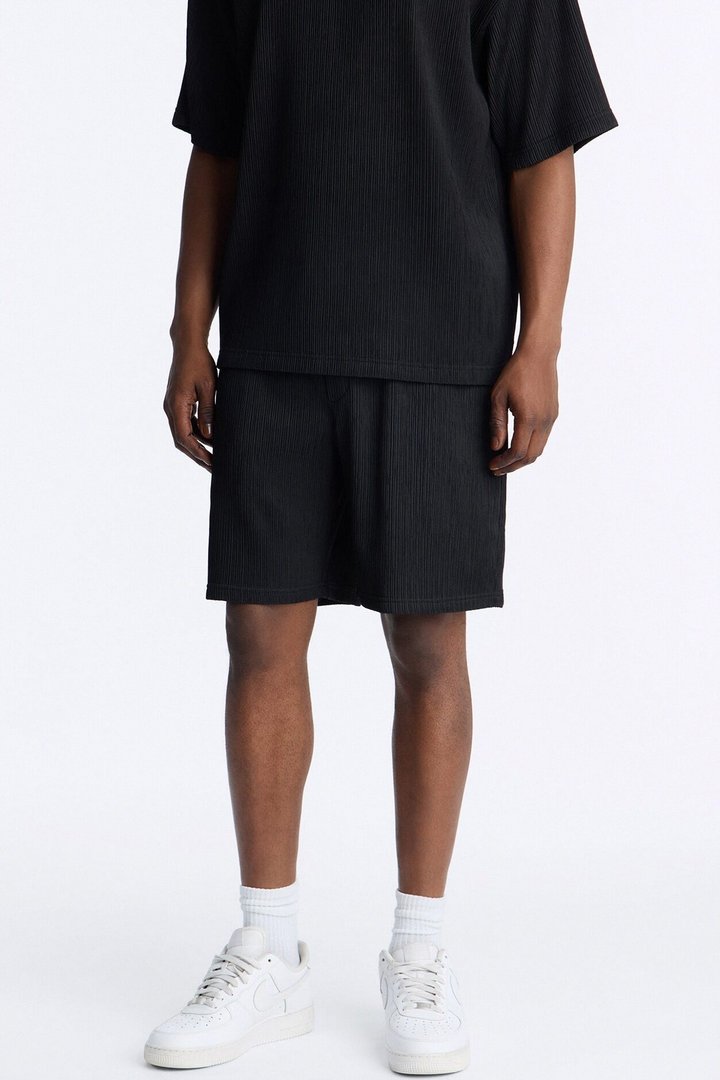 Pure Form Plisse Relaxed Short - Black