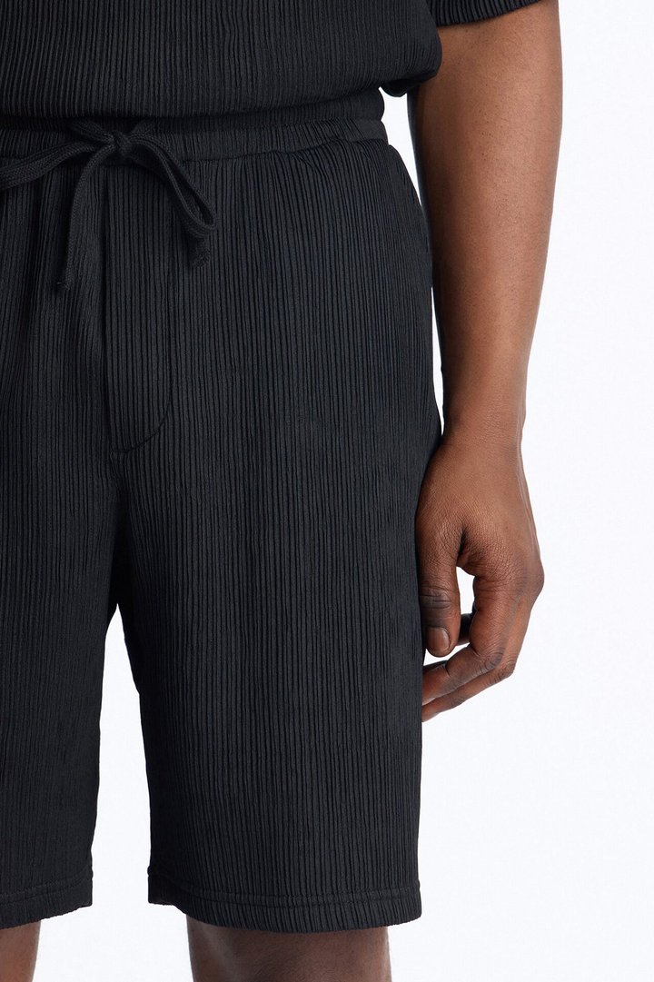 Pure Form Plisse Relaxed Short - Black