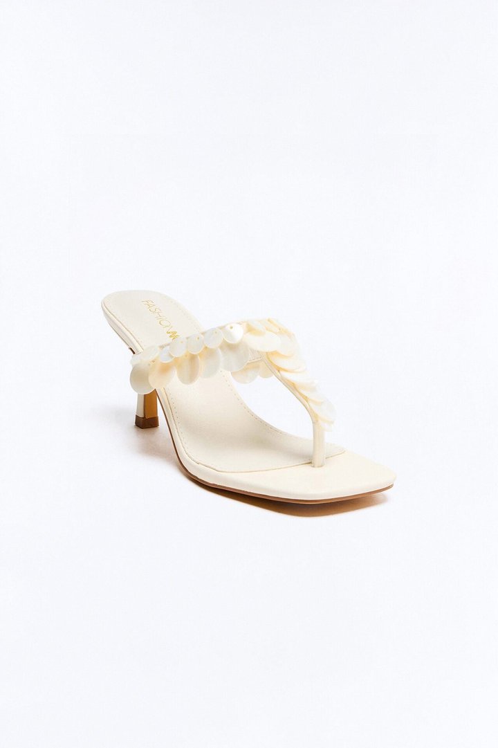 Kenly Shell Thong Heels - Cream