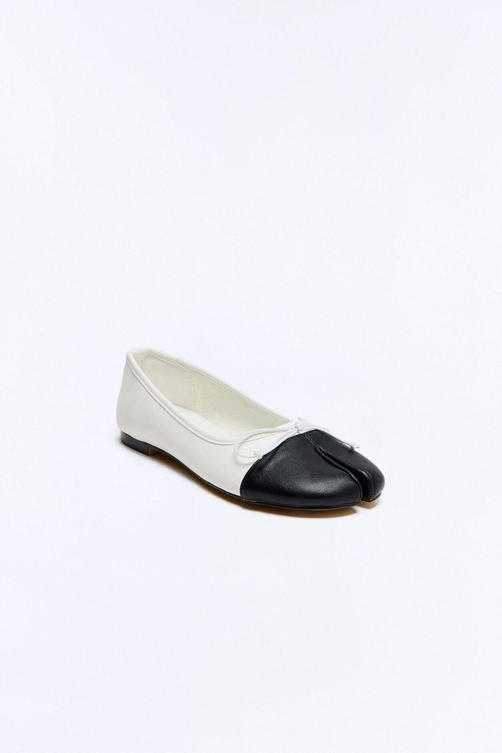 Mamie Bow Ballet Flats - Black/White