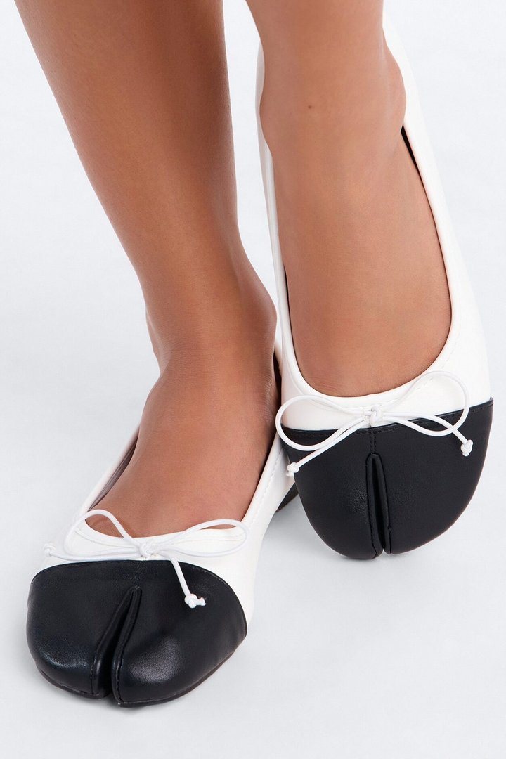 Mamie Bow Ballet Flats - Black/White