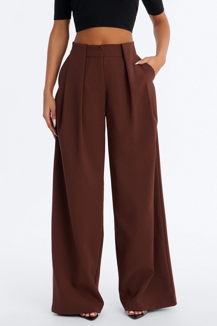 Read The Room Pleated Wide Leg Trousers 33″ - Chocolate