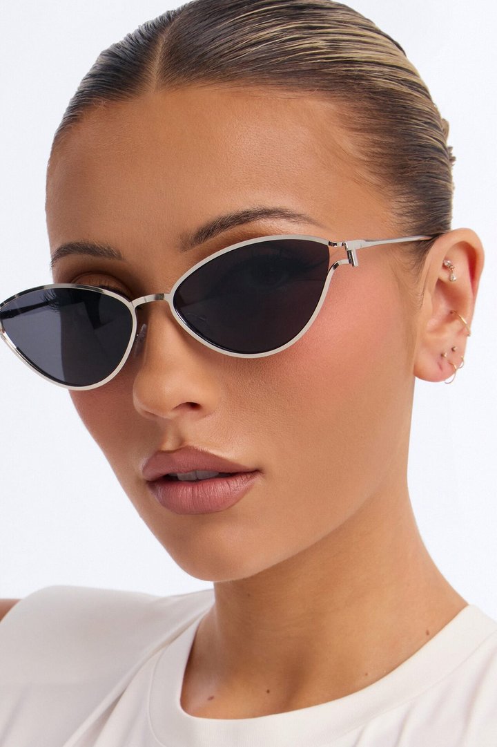 Fierce Diva Cat Eye Sunglasses - Silver
