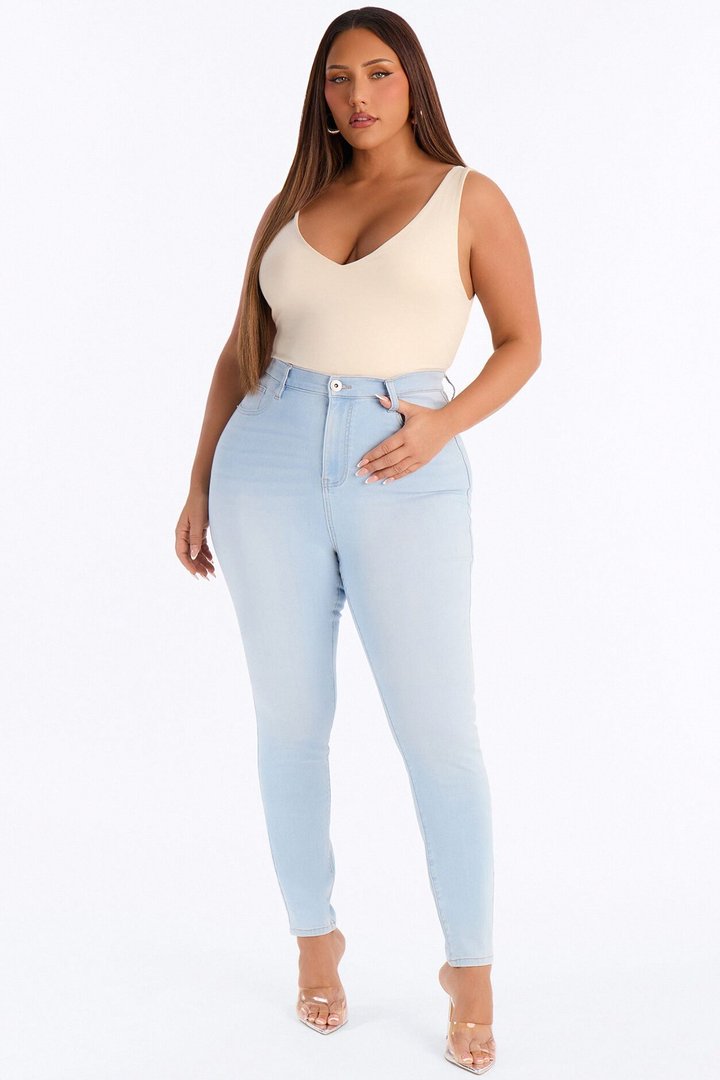 Show Off The Curves Super Stretch Booty Lifter Skinny Jeans - Light Wash