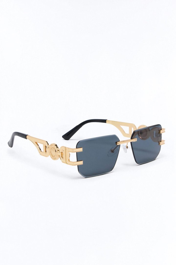 Don't Be Mistaken Sunglasses - Black