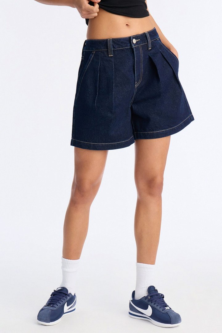 Night Borough Pleated Denim Shorts - Dark Wash